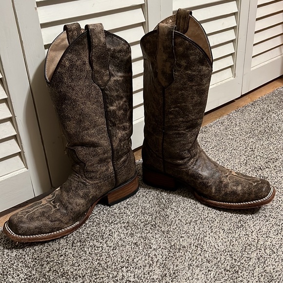 Handcrafted Western Boots - Picture 2 of 10